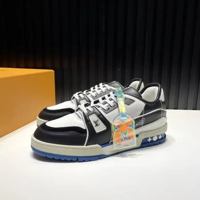 LV TRAINER SNEAKER LOW