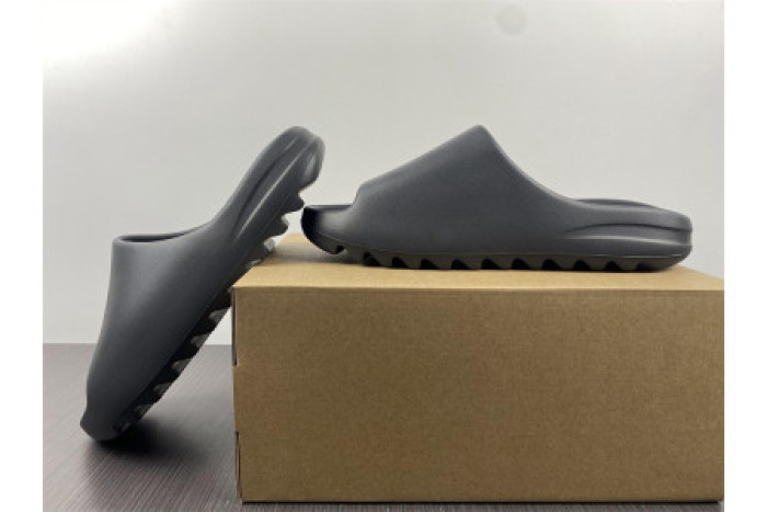 Onekick ADIDAS YEEZY SLIDE ONYX HQ6448