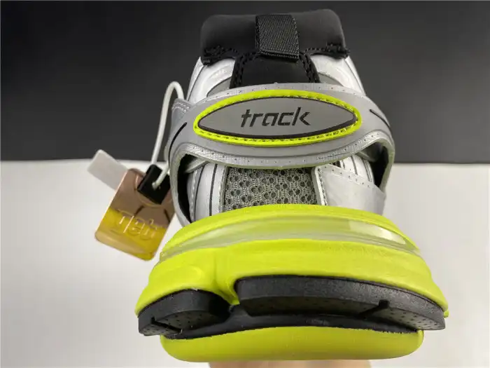 BLCG TRACK TRAINER GREY AND YELLOW 542023 W1GC1 1230