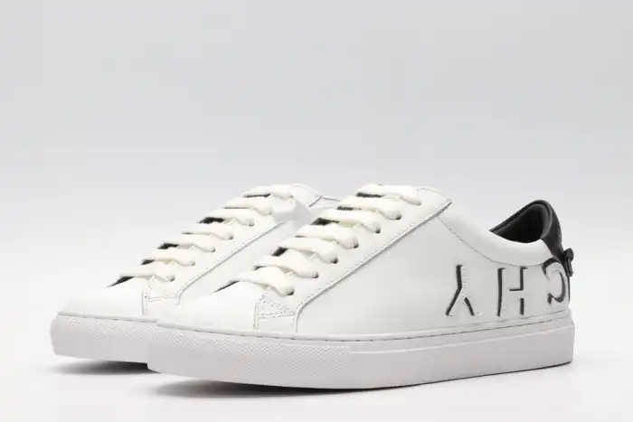 Givench LOW-TOP SNEAKER