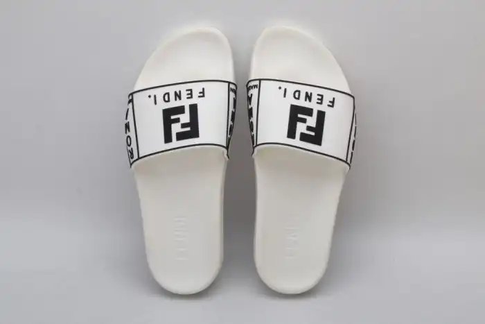 Fend1 Slippers