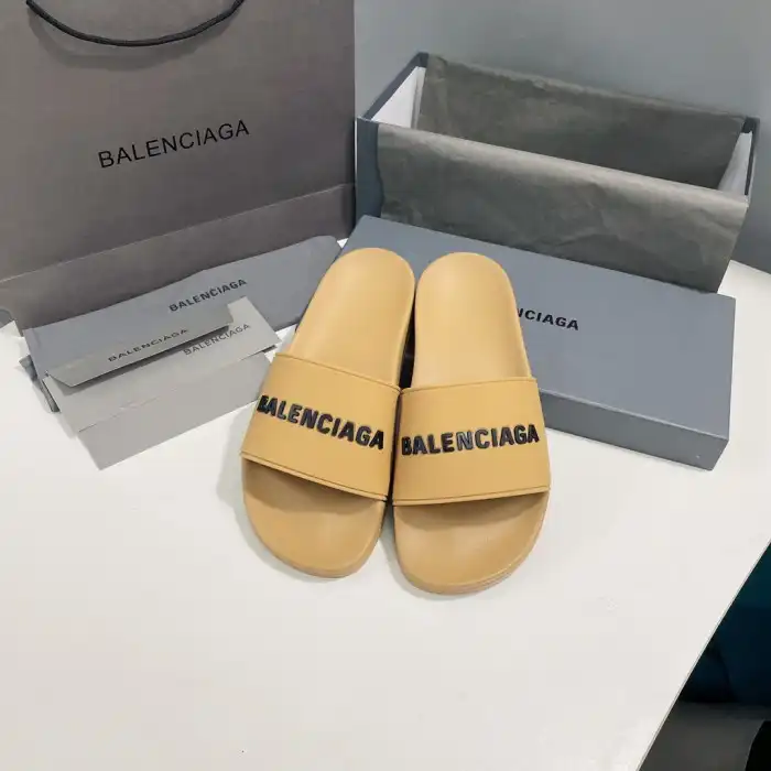 BLCG SLIPPERS