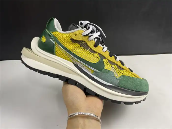 Cheap NIKE VAPORWAFFLE SACAI TOUR YELLOW STADIUM GREEN CV1363-700