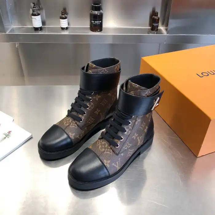 Rep LOUS VUITON WONDERLAND FLAT RANGER BOOTS