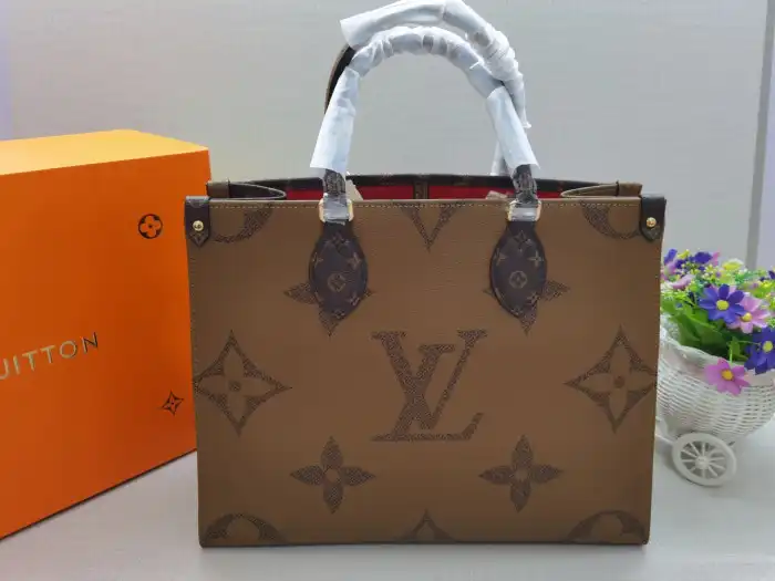 LV BAG OnTheGo MM