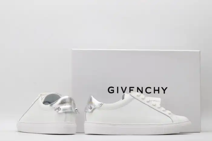 Givench LOW-TOP SNEAKER