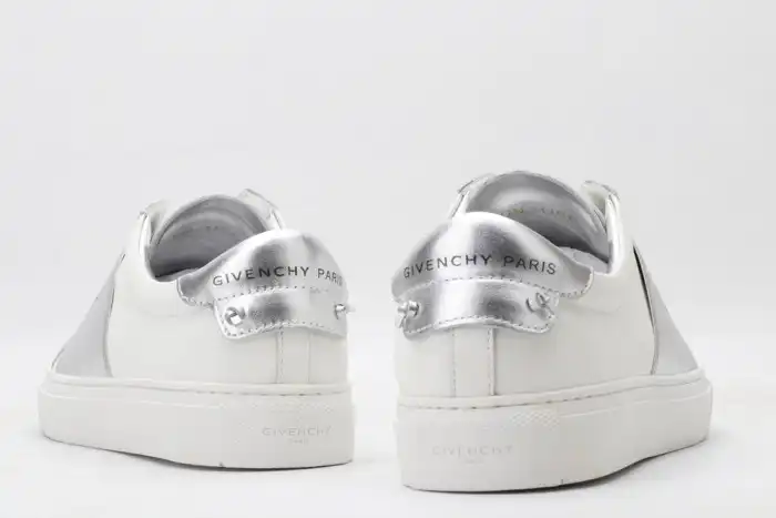 Givench LOW-TOP SNEAKER