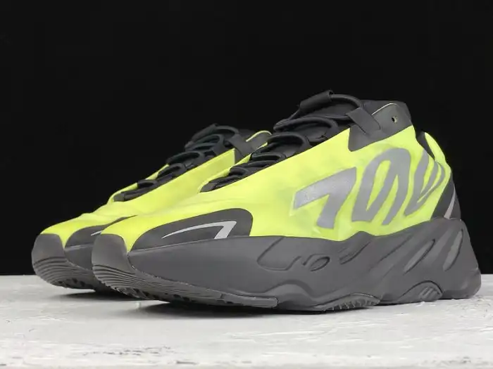 Rep Adidas Yeezy Boost 700 MNVN Phosphor FY3727