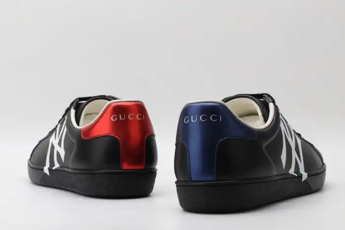 GUCC LOW-TOP SNEAKER