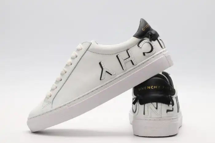 Givench LOW-TOP SNEAKER