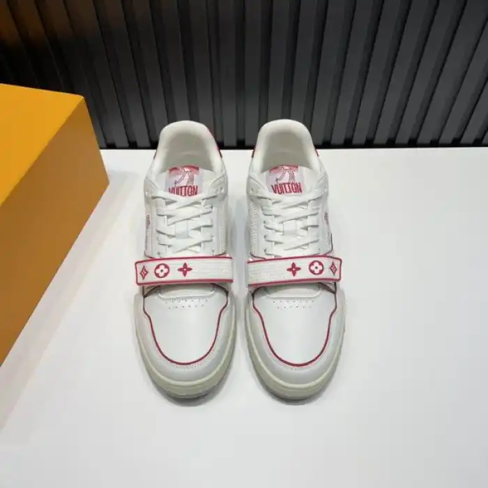 LV TRAINER SNEAKER LOW