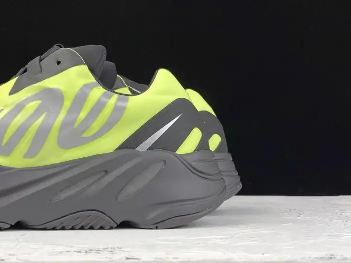 Rep Adidas Yeezy Boost 700 MNVN Phosphor FY3727