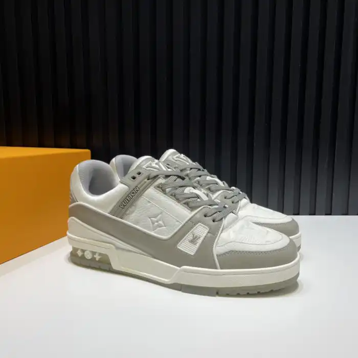 LV TRAINER SNEAKER LOW