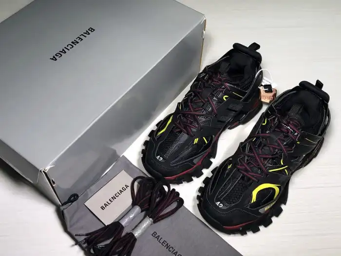 Rep BLCG TRACK TRAINER 'BLACK BORDEAUX' 542023 W1GB1 6162