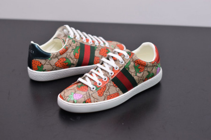 Onekick GUCC ACE EMBROIDERED LOW-TOP SNEAKER 431920 DOPEO 9064