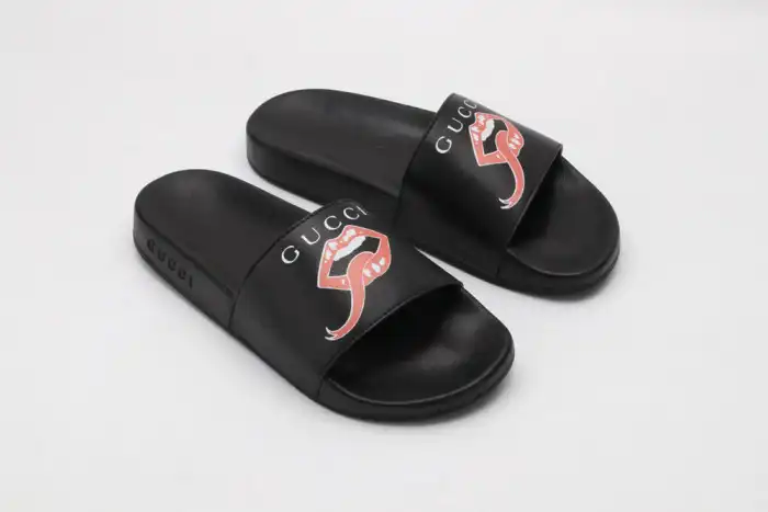 GUCC SLIPPERS