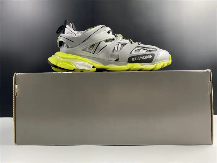 BLCG TRACK TRAINER GREY AND YELLOW 542023 W1GC1 1230