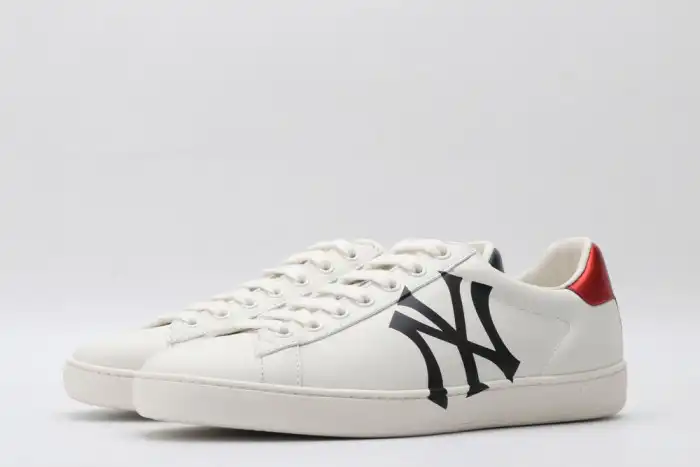 GUCC LOW-TOP SNEAKER