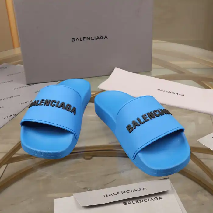 BLCG SLIPPERS