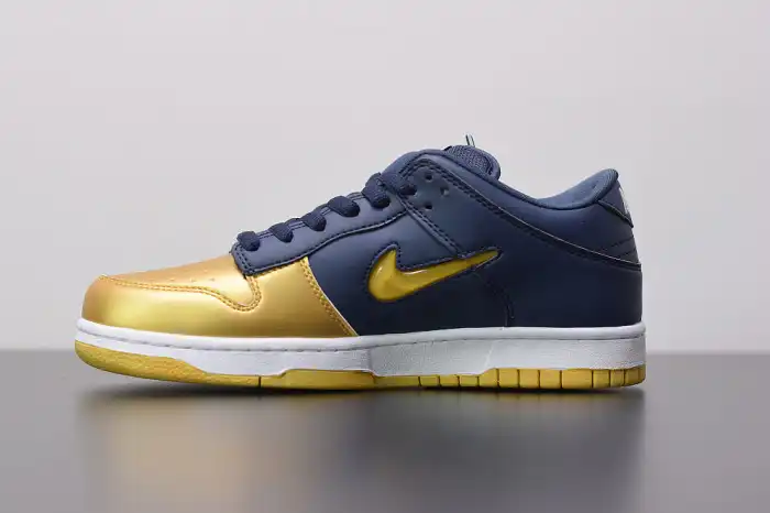 Onekick Nike SB Dunk Low Jewel Swoosh Gold CK3480-700