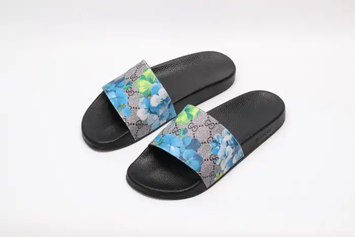 GUCC SLIPPERS