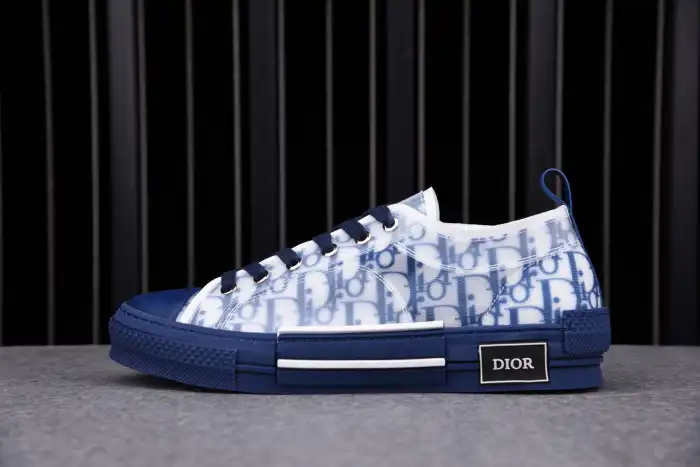 DR B23 Low Top Oblique Sneaker Blue