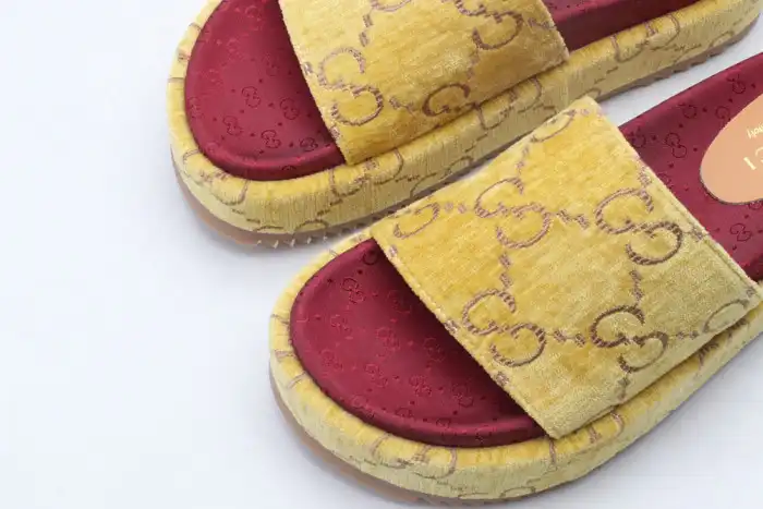 GUCC SLIPPERS