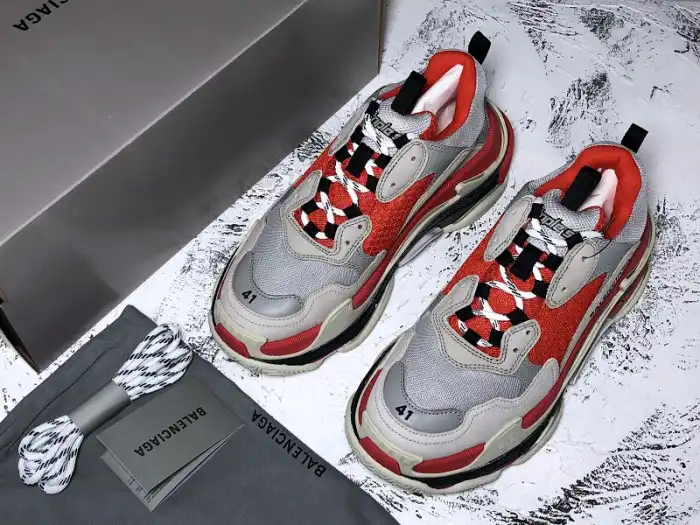 BLCG Triple S Red Grey White 536737 W09OH 6495