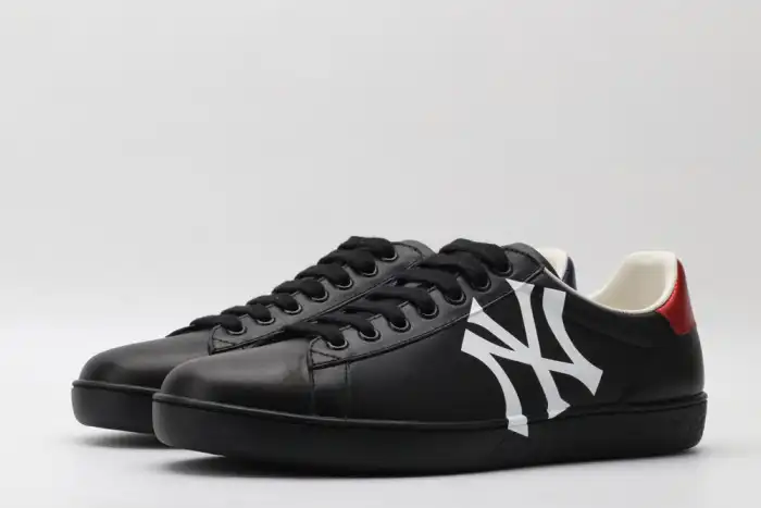 GUCC LOW-TOP SNEAKER