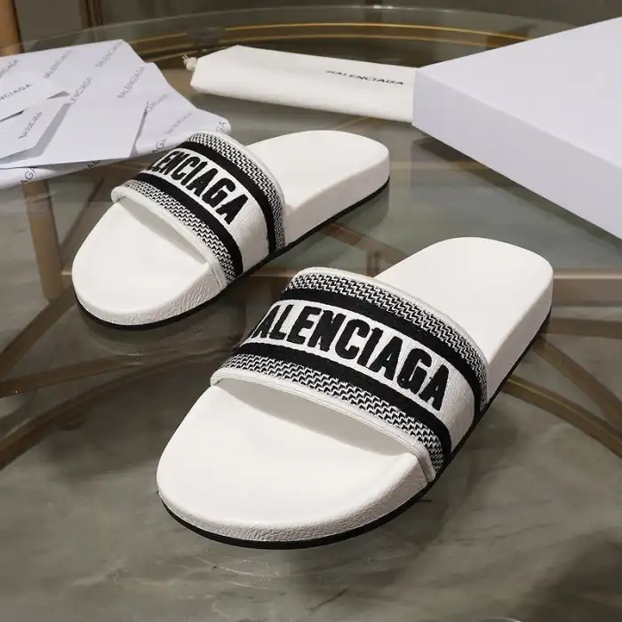 BLCG SLIPPERS