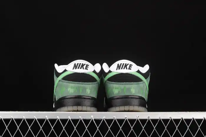 Nike SB Dunk Low C&K 313170-031