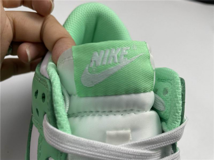 Onekick Nike Dunk Low Green Glow (W) DD1503-105