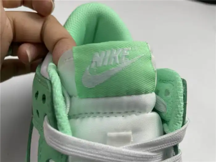 Rep Nike Dunk Low Green Glow (W) DD1503-105