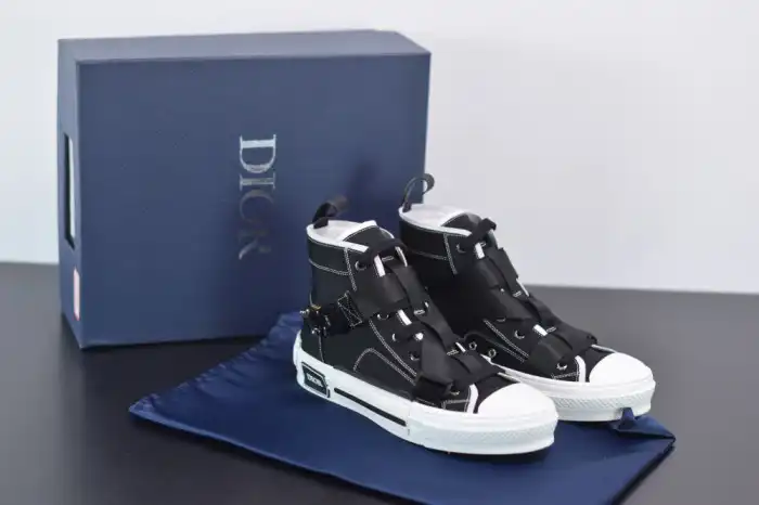 DR B23 OBLIQUE HIGH TOP SNEAKER