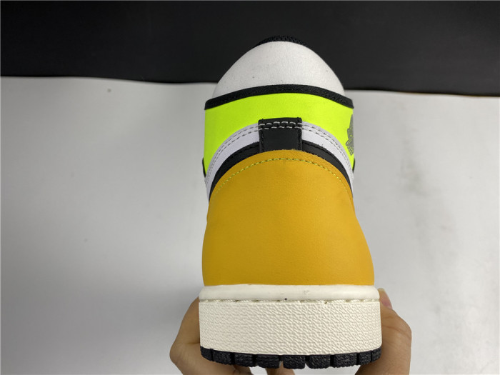 Onekick AIR JORDAN 1 RETRO HIGH OG 'VOLT GOLD' 555088-118