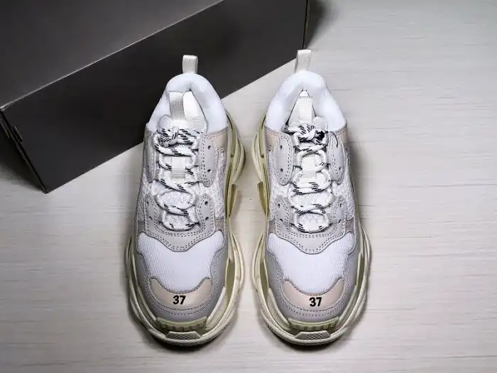 BLCG Triple S White (W) 524036-W09E1-9000