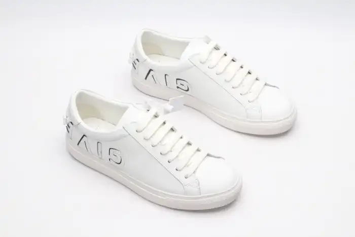 Givench LOW-TOP SNEAKER