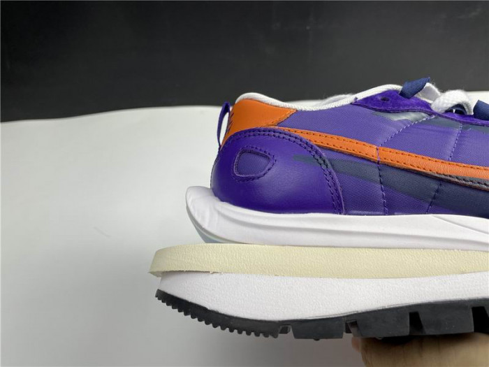 Onekick Nike Vaporwaffle sacai Dark Iris DD1875-500