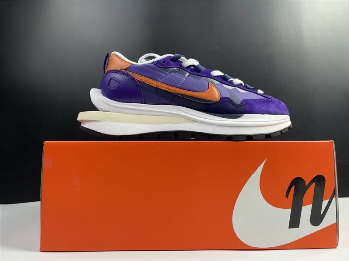 Onekick Nike Vaporwaffle sacai Dark Iris DD1875-500