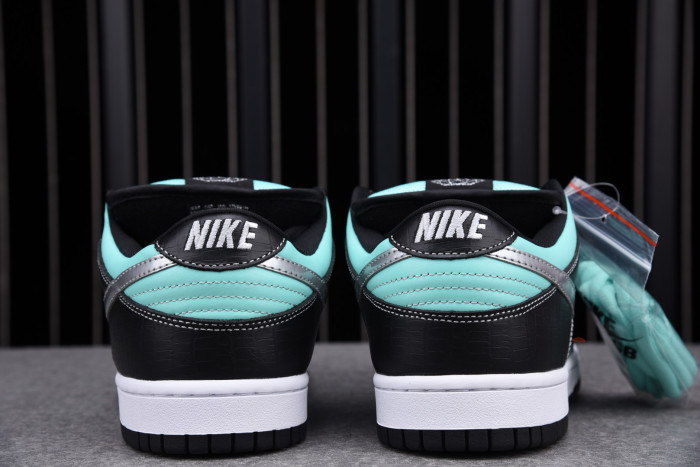 Nike Dunk SB Low Diamond Supply Co. "Tiffany" 304292-402