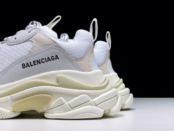 Onekick BLCG Triple S White (W) 524036-W09E1-9000