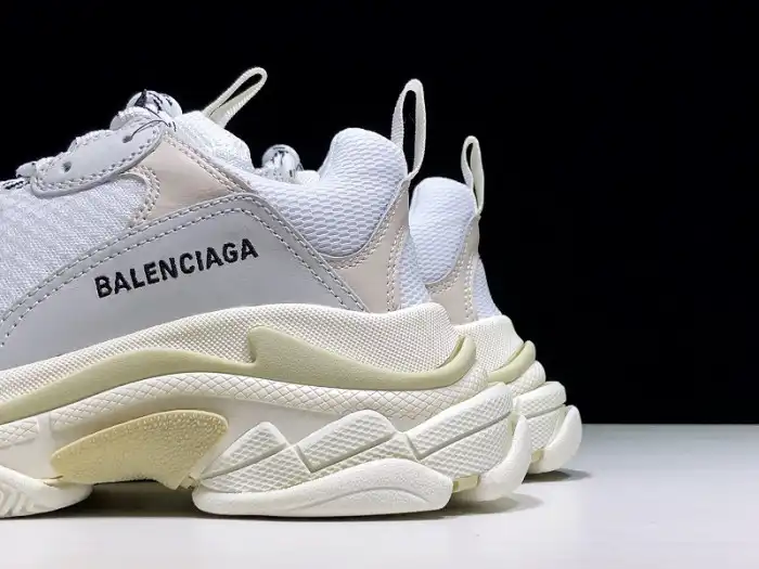 BLCG Triple S White (W) 524036-W09E1-9000