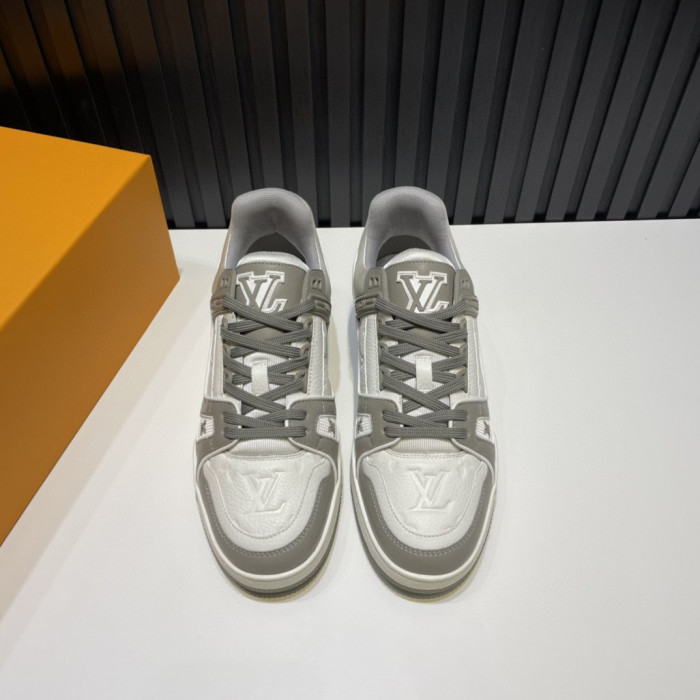 LV TRAINER SNEAKER LOW