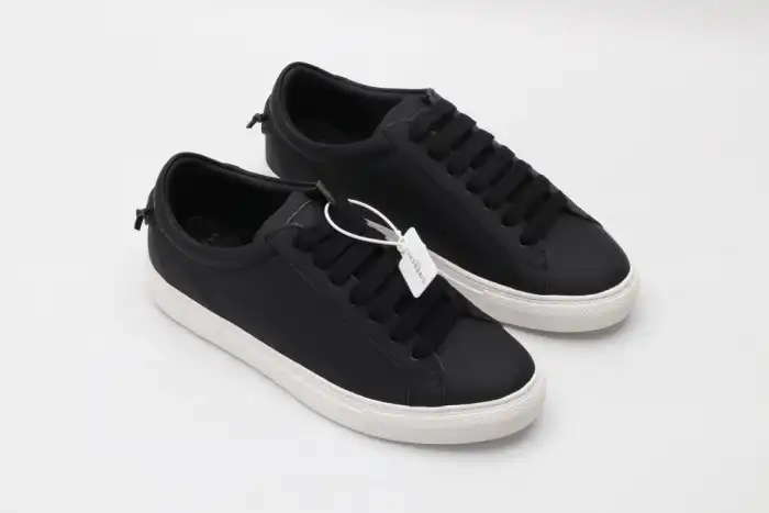 Givench LOW-TOP SNEAKER