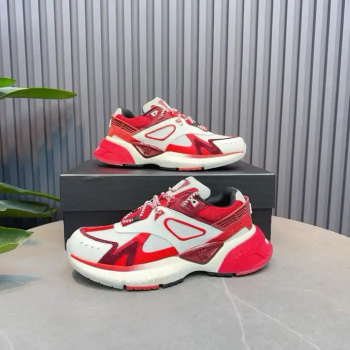 AR1M1 Low-Top Sneaker