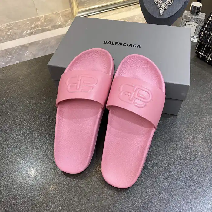 BLCG SLIPPERS