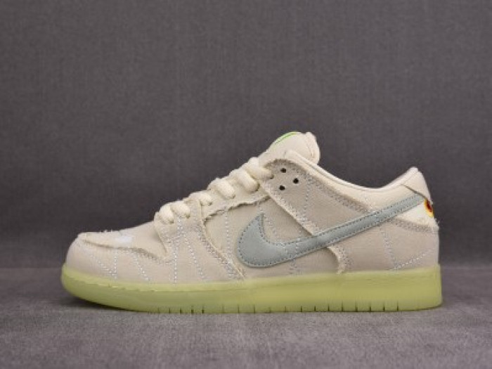 Onekick Nike SB Dunk Low Mummy DM0774-111