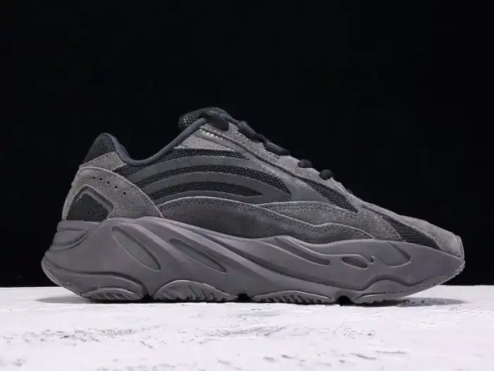 Chep Onekick Adidas Yeezy Boost 700 V2 Vanta