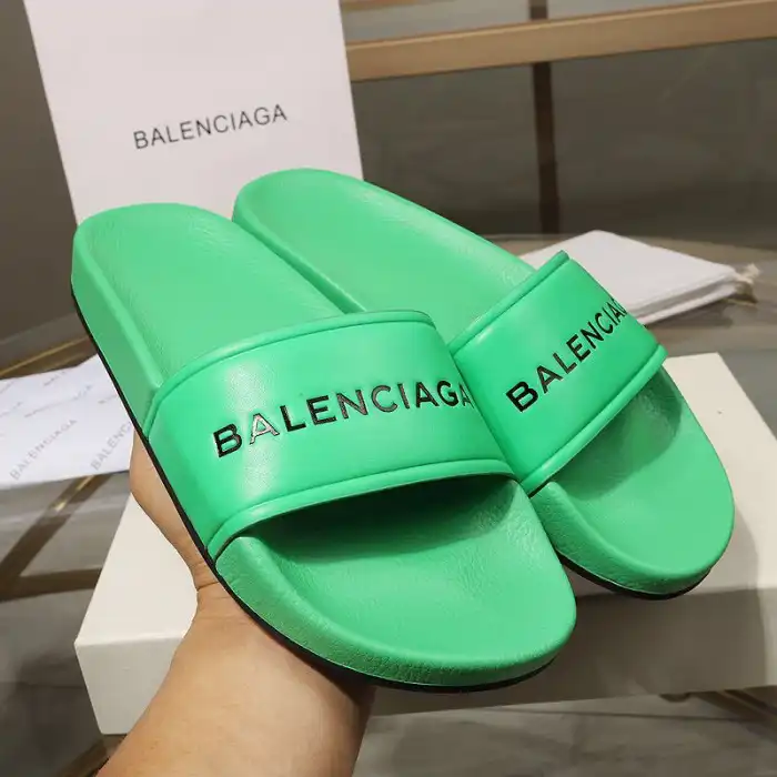 BLCG SLIPPERS