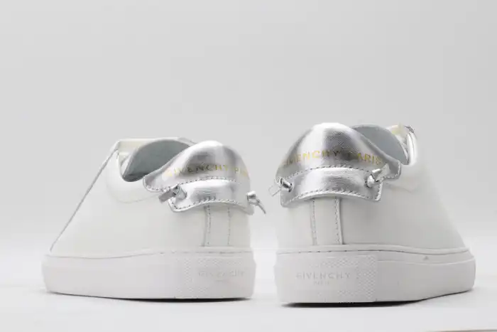 Givench LOW-TOP SNEAKER